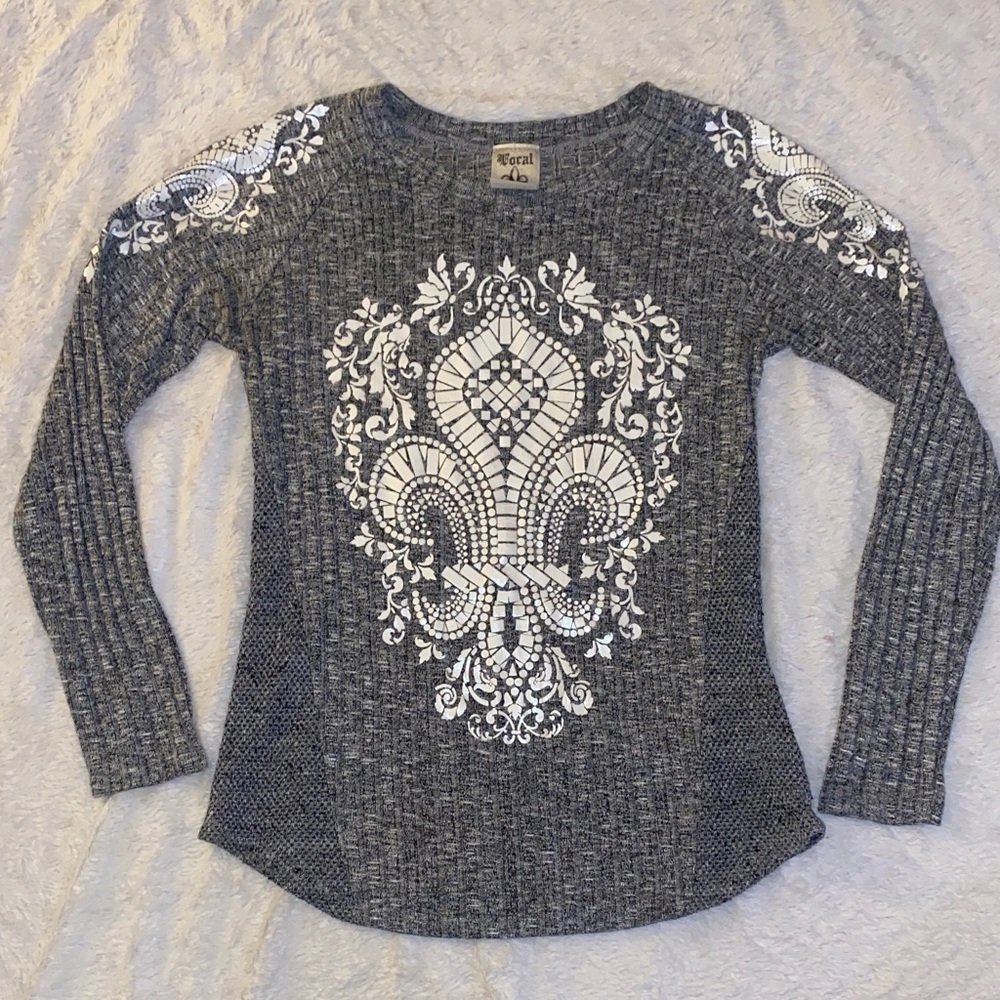 Vocal Gray Long-Sleeve Knit Top with White Decorative Fleur De Lis Screen Print